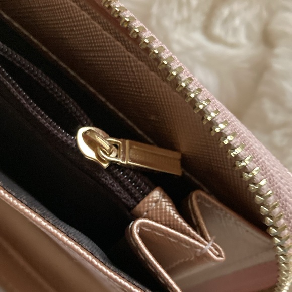 Chelmon wallet with detachable wrist strap - Picture 9 of 16